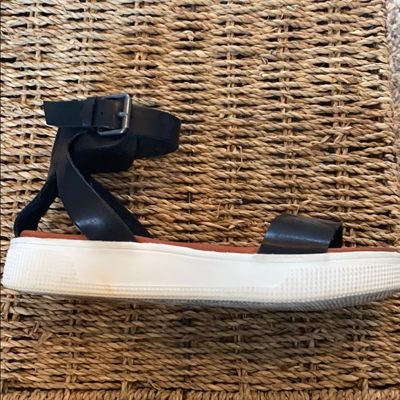 MIA-black sneaker bottom sandals size-6 - Picture 2 of 3